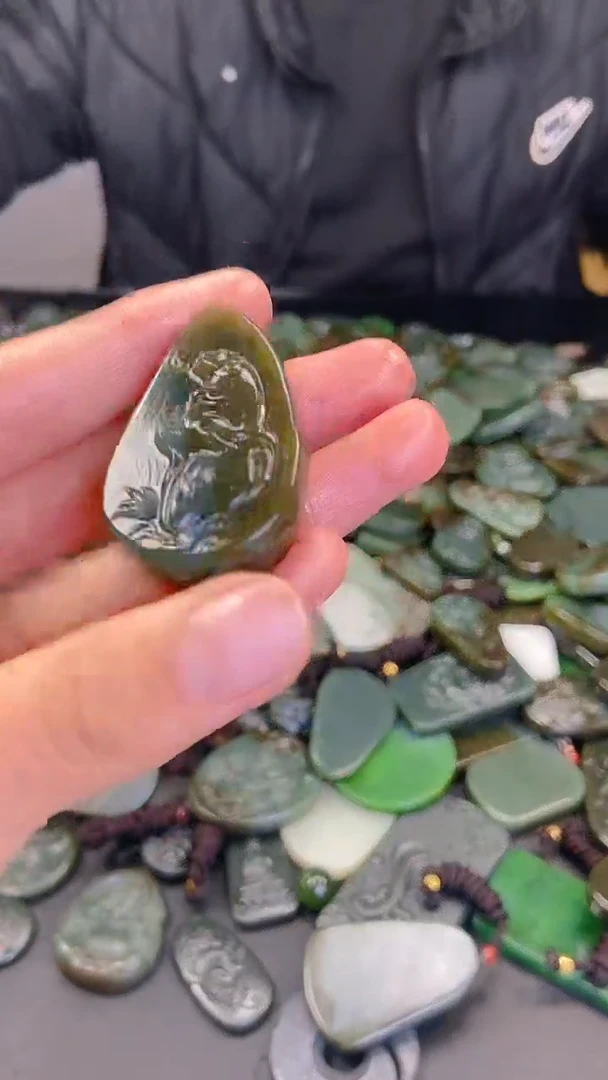 颈饰未镶嵌和田玉1