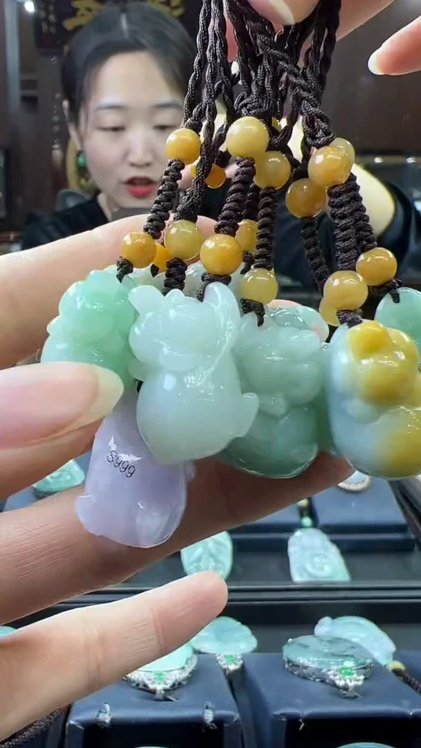 【闪购商品】翡翠挂件未镶嵌猪猪手机挂（多样性发其一）