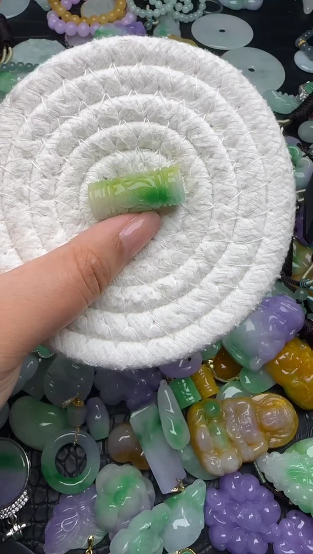 颈饰未镶嵌翡翠缅甸翡翠吊坠