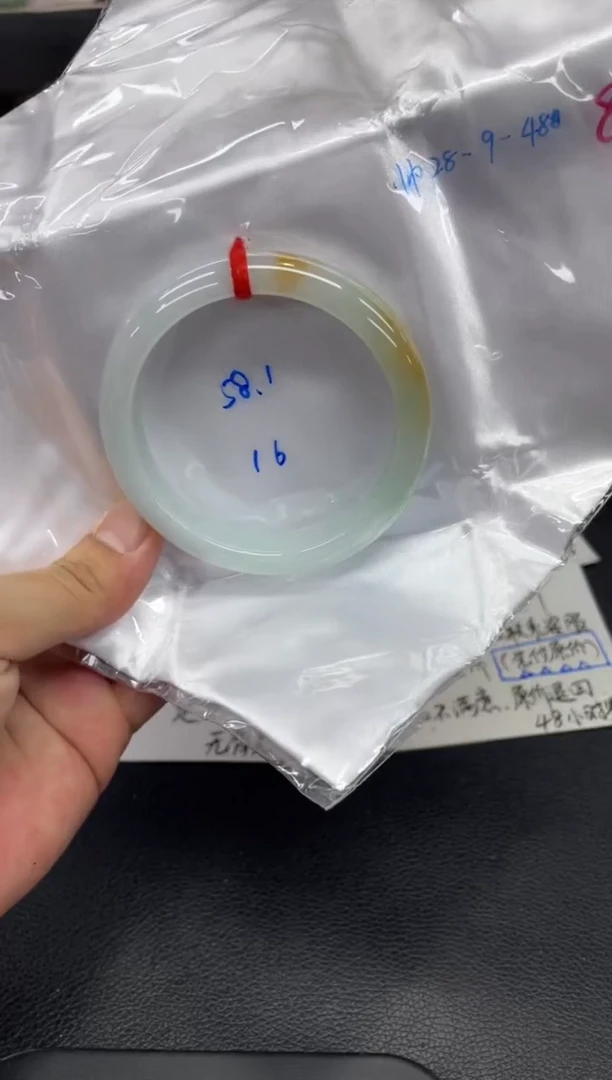 翡翠手镯未镶嵌翡翠手镯