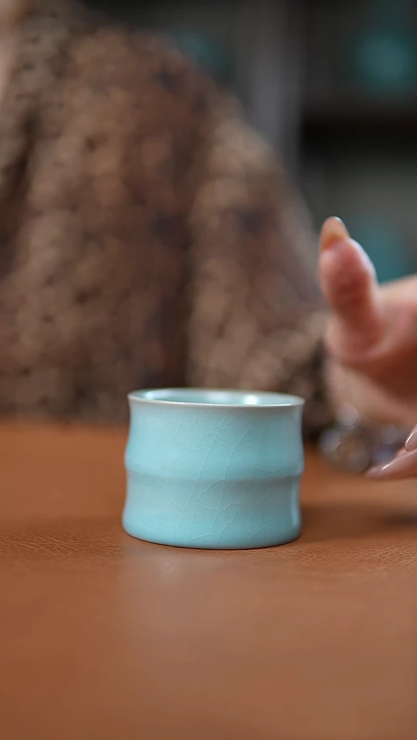 瓷片仿古天青竹节杯瑕