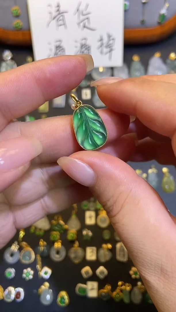 翡翠18K金镶嵌吊坠(不含链)1