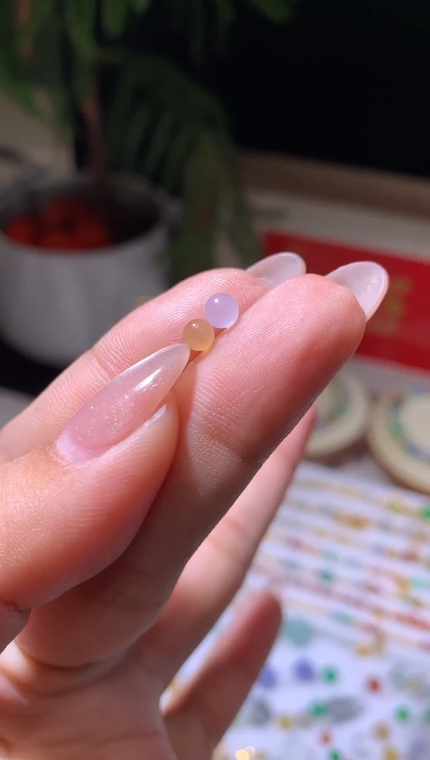 未镶嵌定制翡翠4.4卡珠子2个