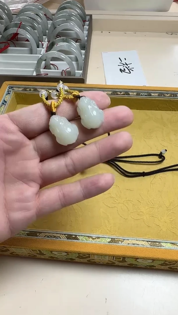 和田玉未镶嵌颈饰和田玉貔貅吊坠多样性发其一