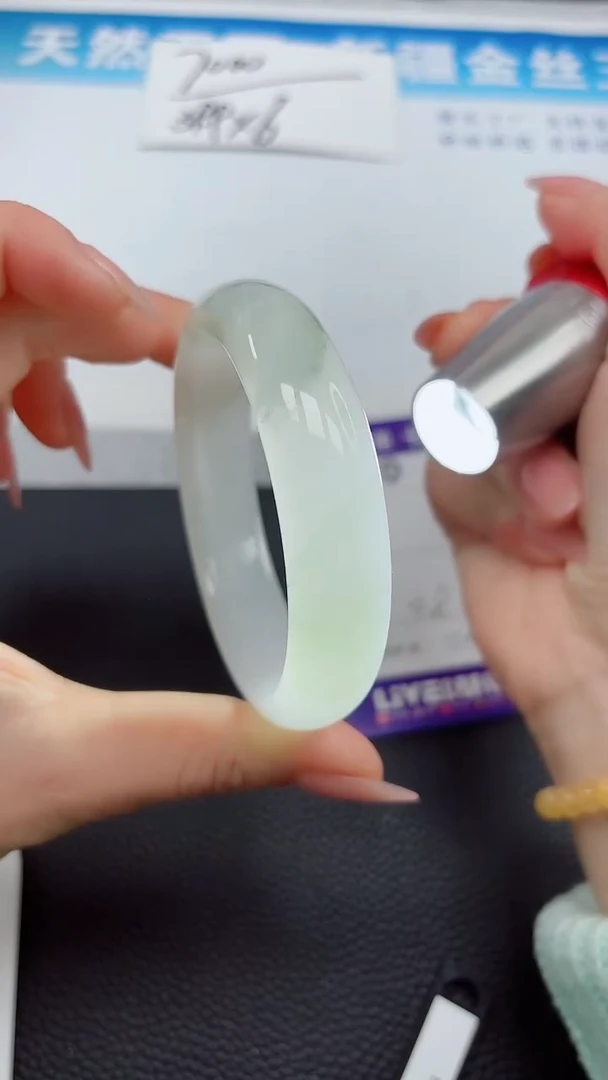 【闪购商品】石英质玉手镯未镶嵌210