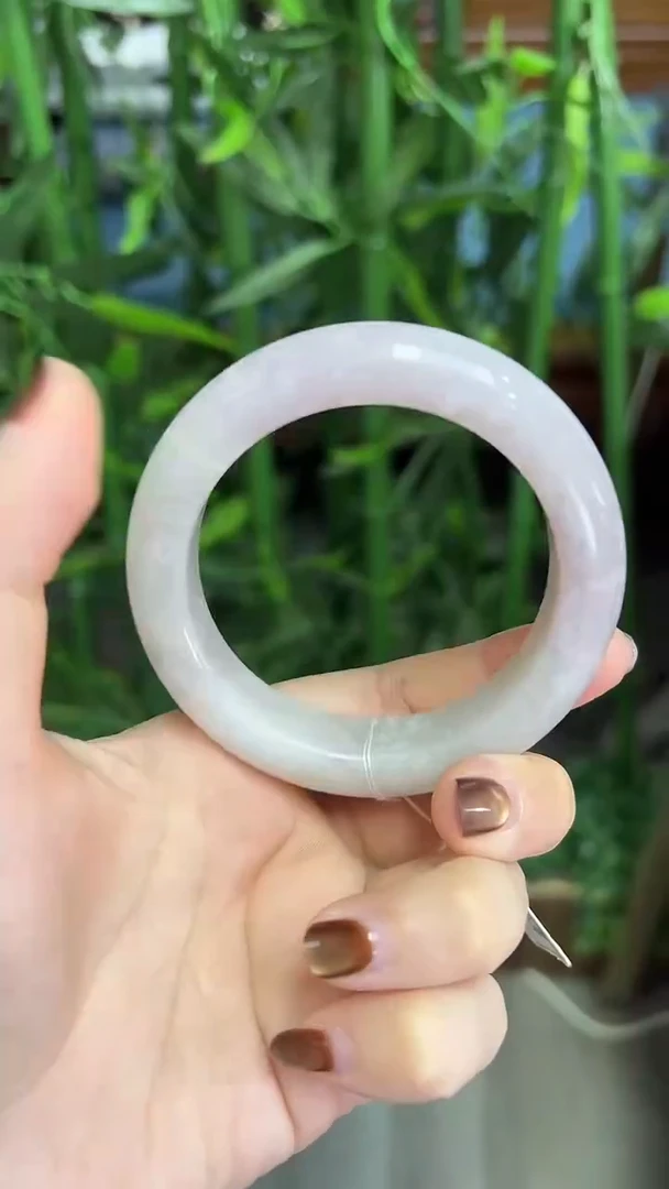 未镶嵌手镯石英质玉手镯