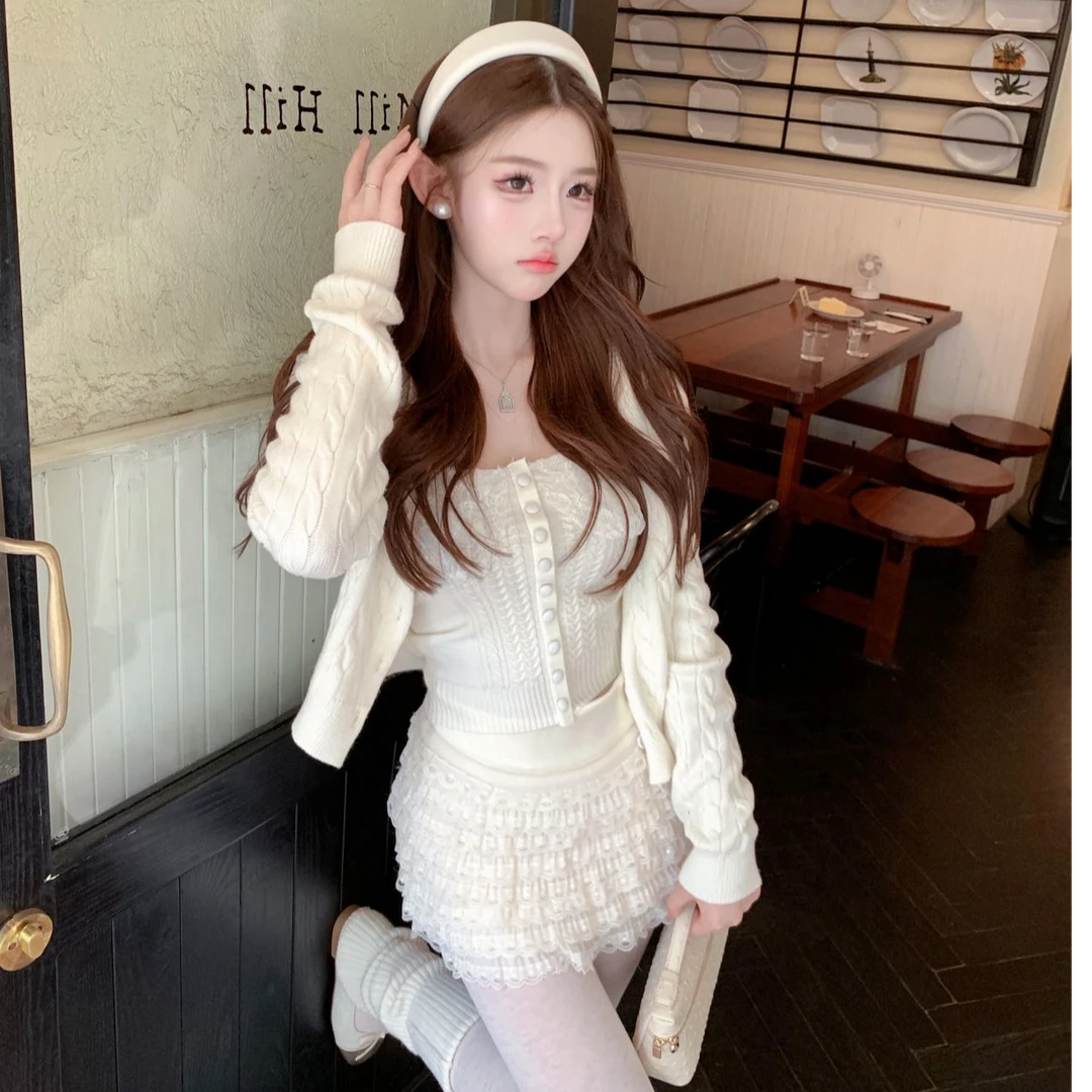 富家千金名媛风套装女秋冬季新款软糯外搭开衫抹胸设计感半身裙子