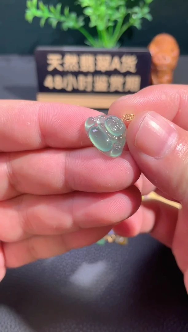 颈饰18K金镶嵌翡翠翡翠