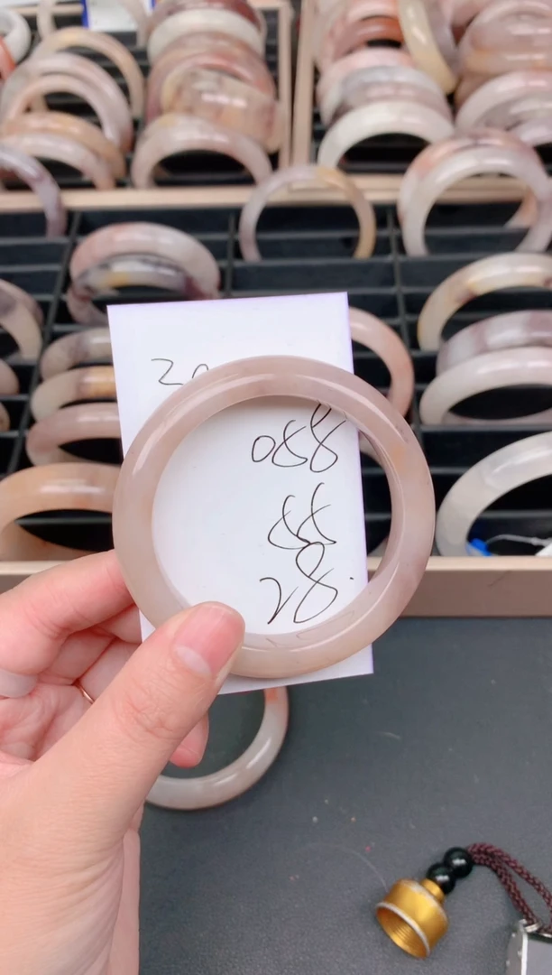 未镶嵌手镯石英质玉058