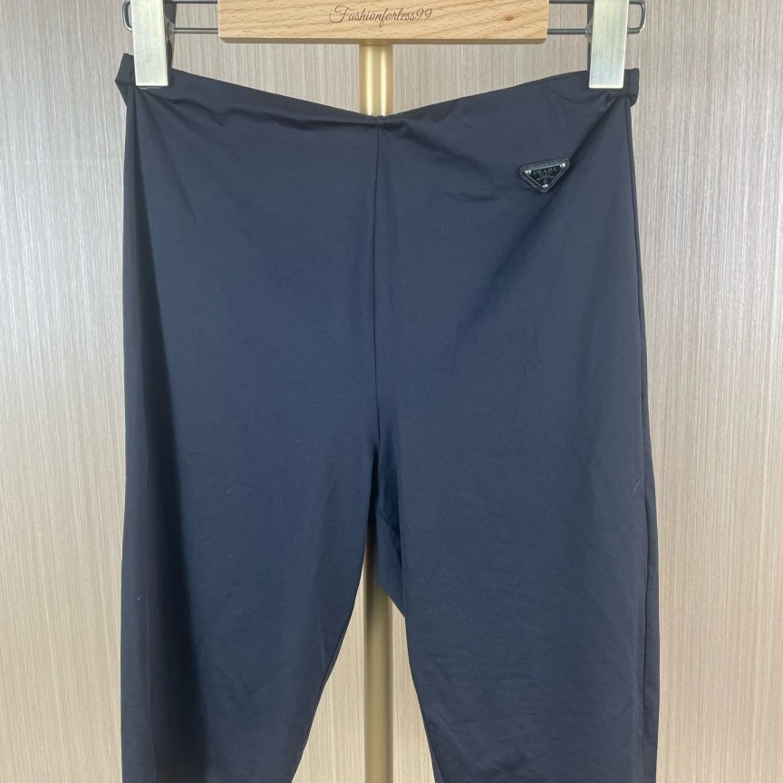 99新 Prada/普拉达 黑色三角标瑜伽短裤 38 15757456