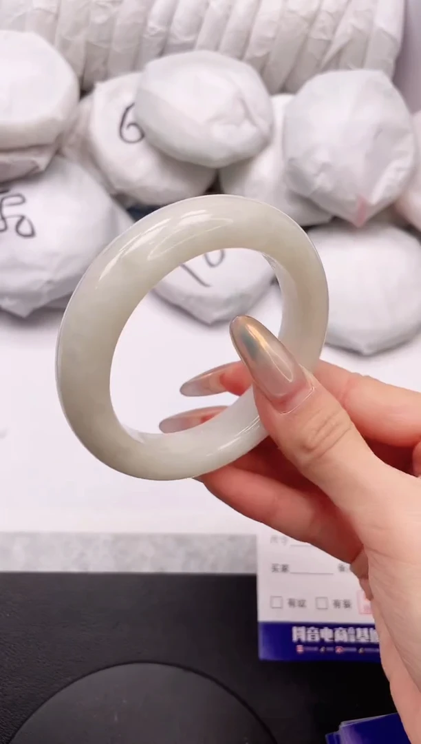 【闪购商品】和田玉手镯未镶嵌2K401-56