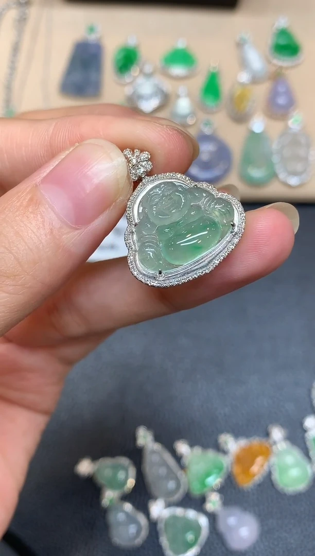 颈饰18K金镶嵌翡翠佛公【无服务费