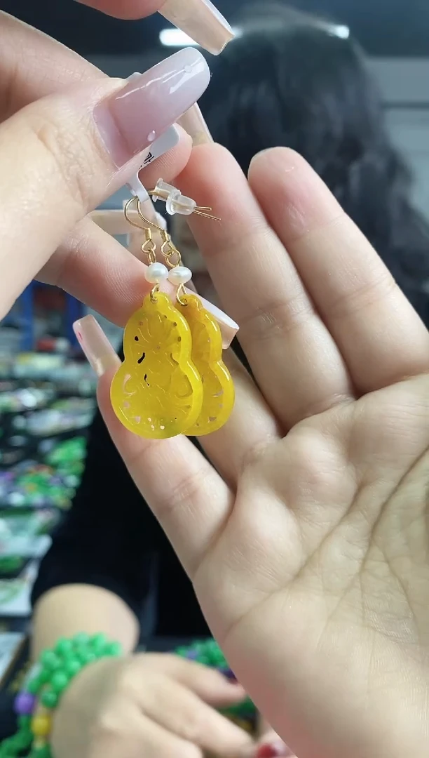 翡翠未镶嵌耳饰多样性发其一颜色微差