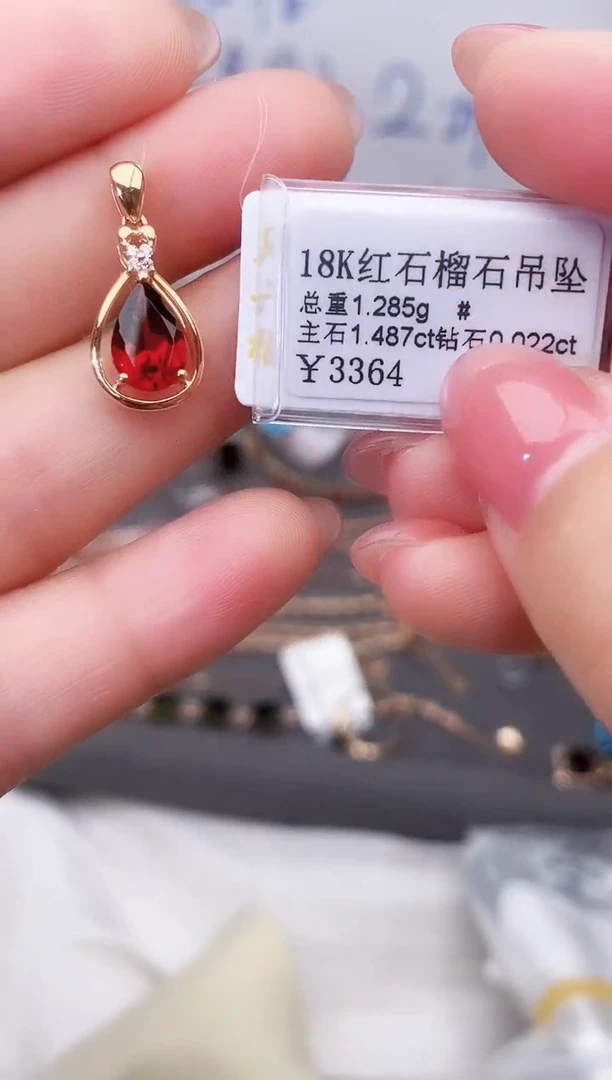 颈饰18K金镶嵌石榴石--专柜--