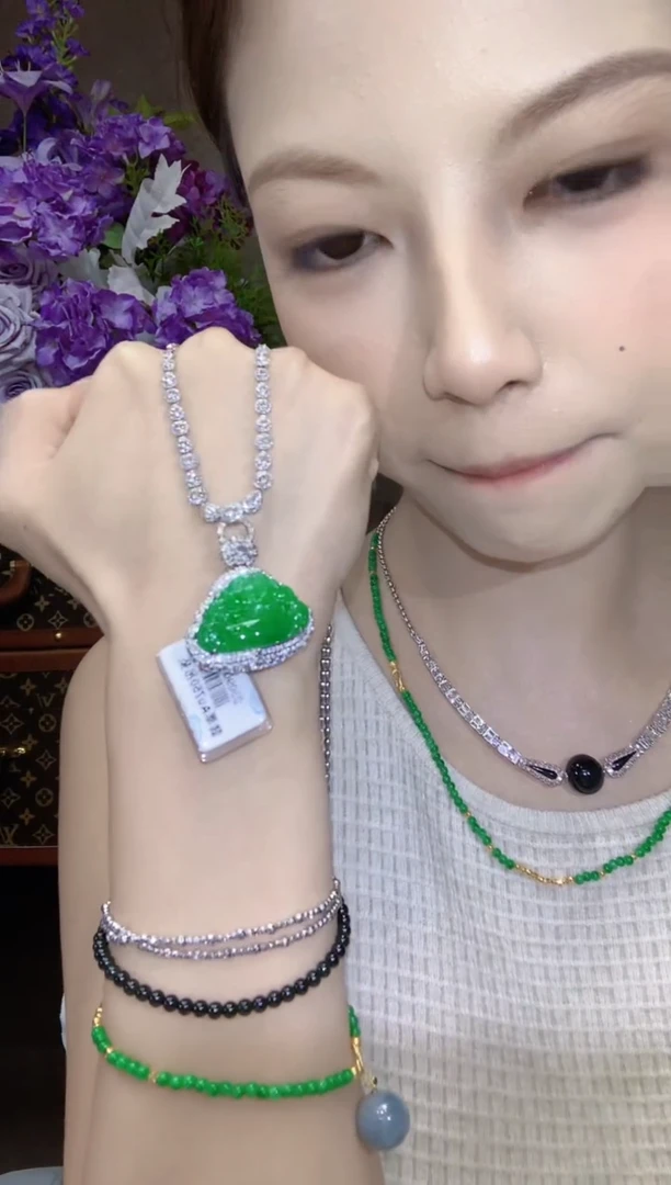 吊坠(不含链)18K金镶嵌翡翠小**齐b54