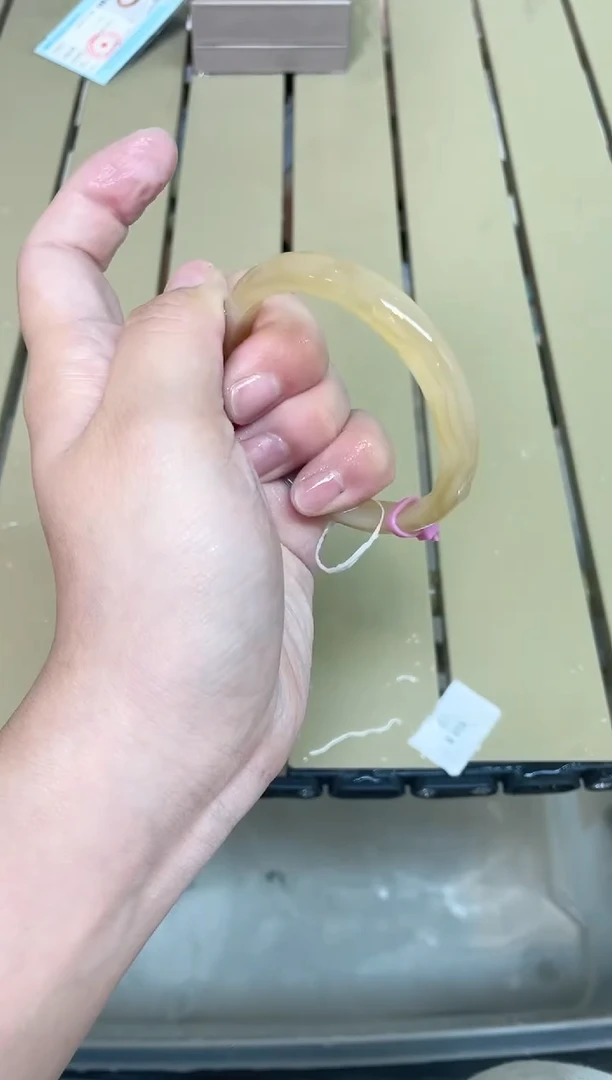 石英质玉手镯未镶嵌100-