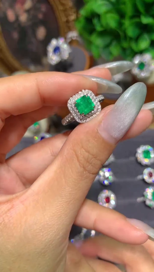 祖母绿戒指18K金镶嵌1.01CT  潘杰希尔