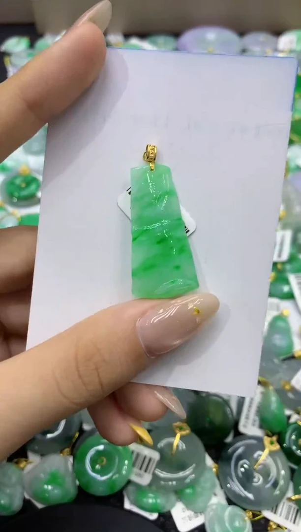 颈饰18K金镶嵌翡翠天然缅甸翡翠A货