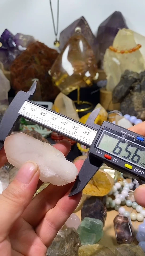 水晶珠宝半成品未镶嵌7号南非红幽灵隐山水晶柱