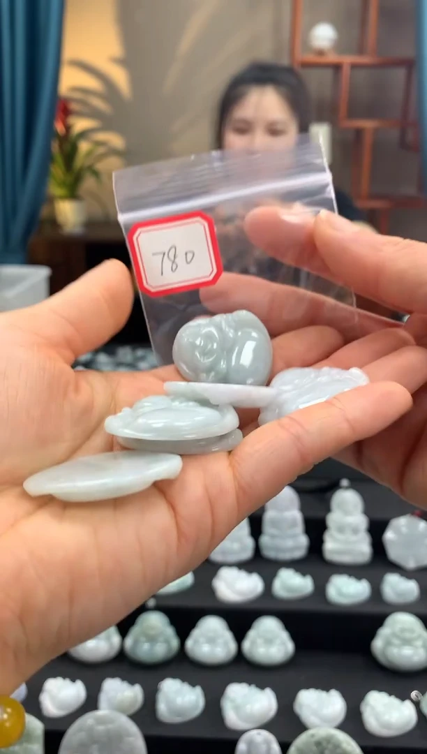 翡翠未镶嵌颈饰佛公 780多样性发一件