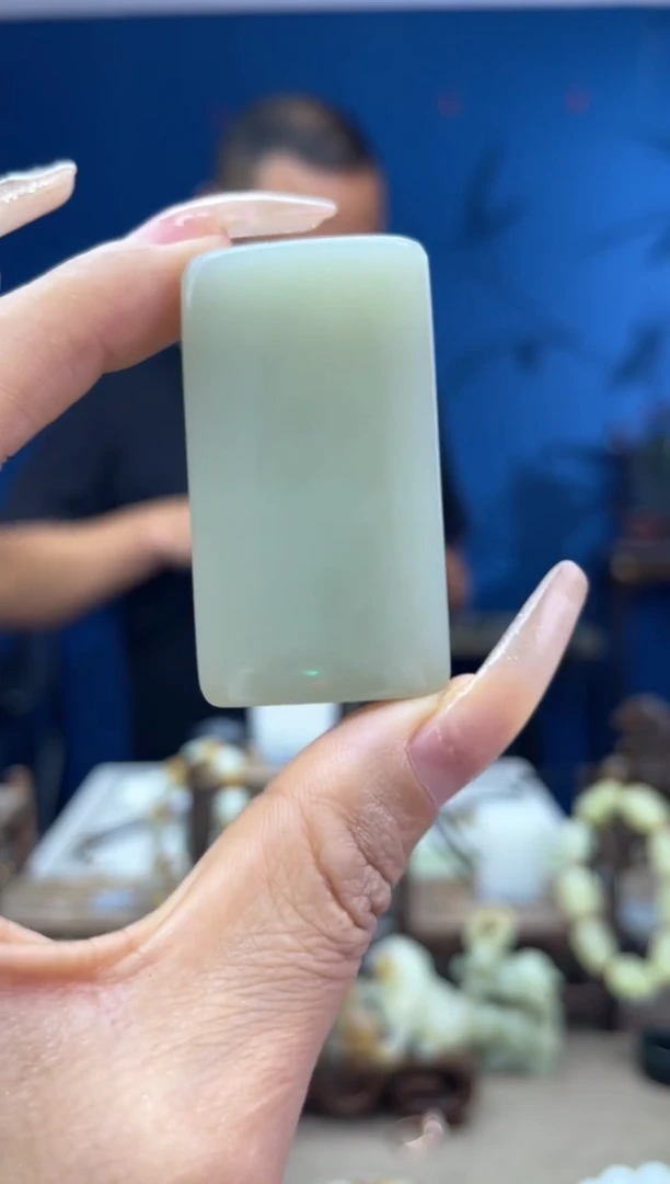 和田玉未镶嵌颈饰1