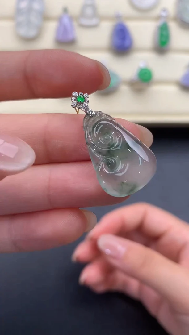 【闪购商品】翡翠颈饰18K金镶嵌Q25