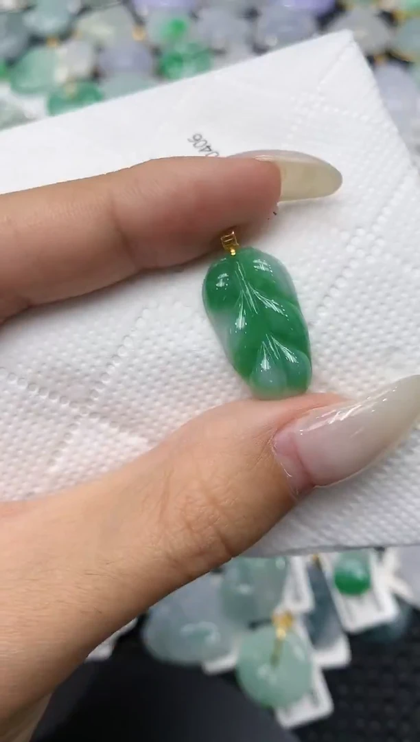 颈饰18K金镶嵌翡翠11111111111