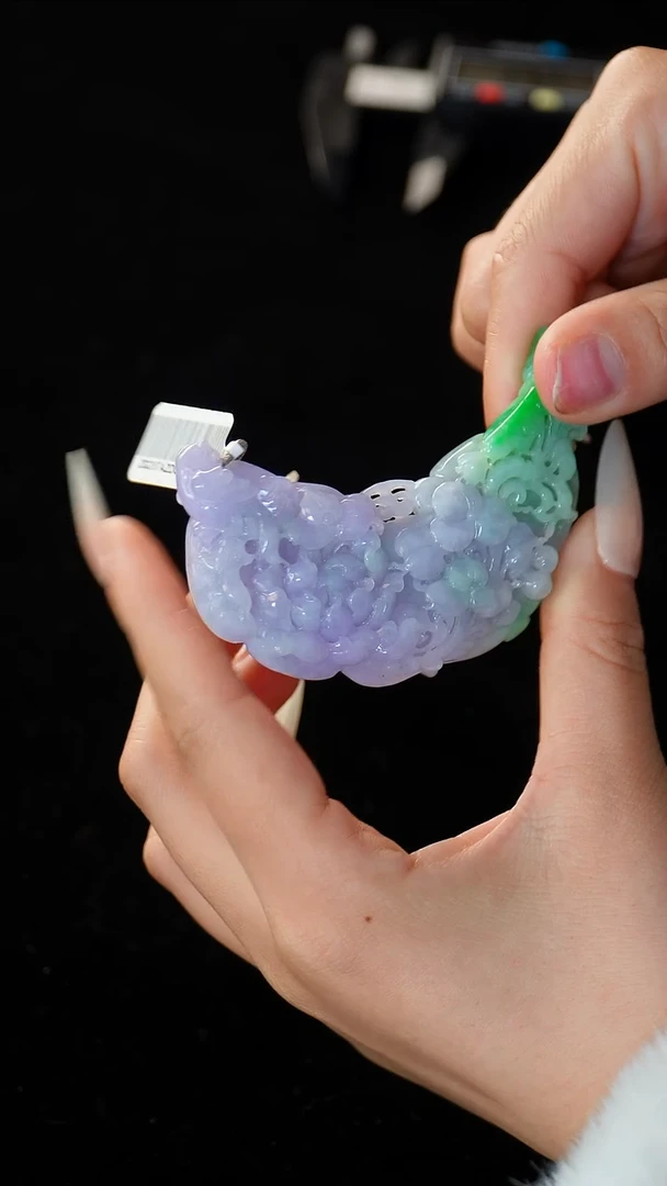 【闪购商品】翡翠颈饰未镶嵌花开富贵