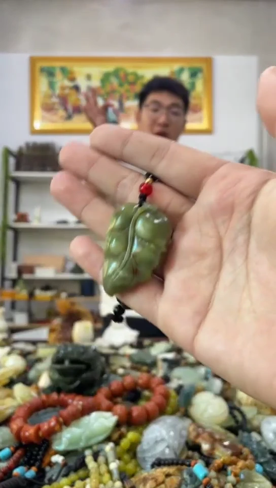 未镶嵌岫玉吊坠