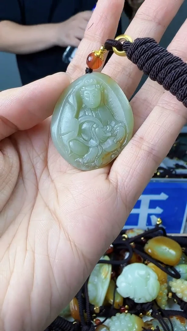 和田玉未镶嵌颈饰1
