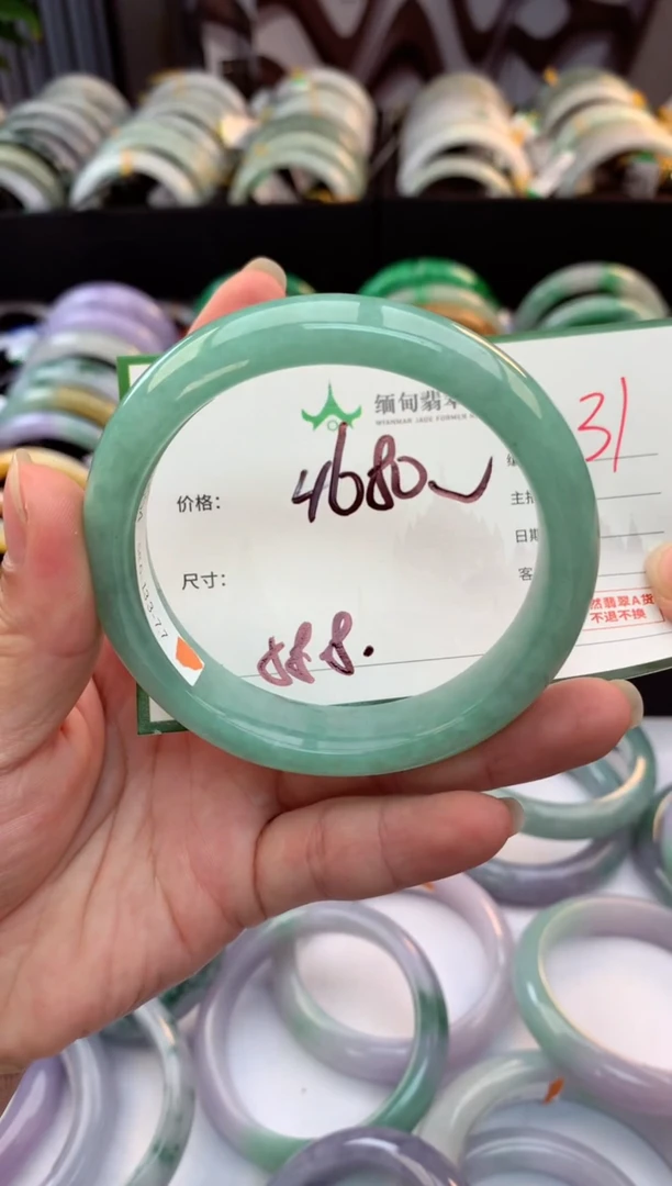 未镶嵌定制翡翠毛货需精细抛光+多人