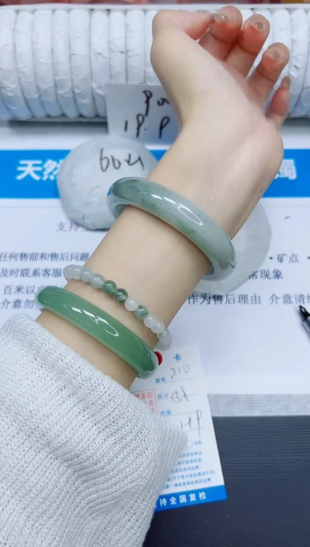 石英质玉手镯未镶嵌210/58