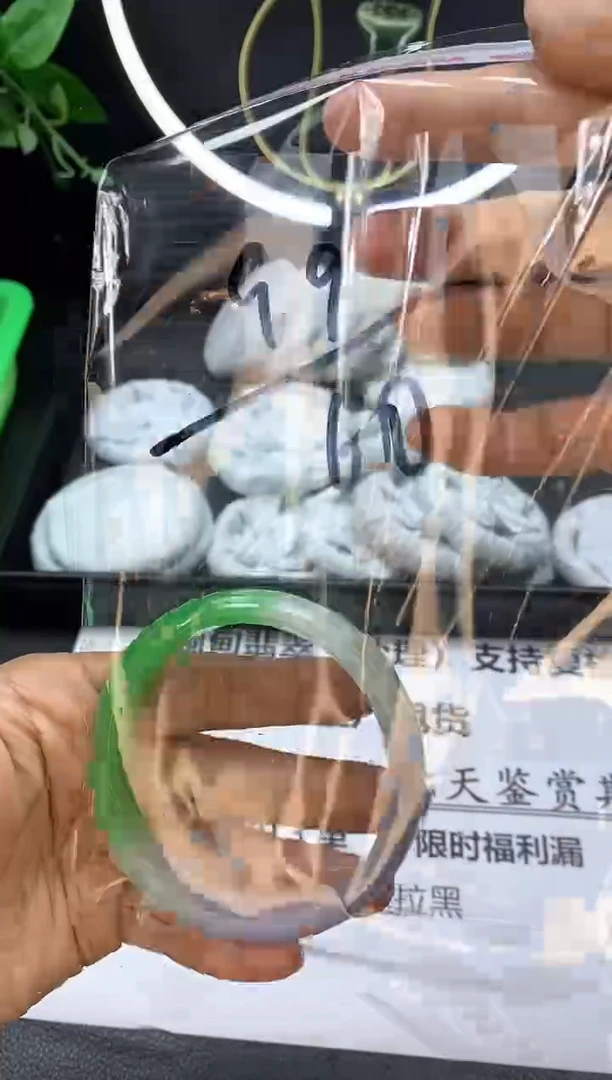 翡翠手镯未镶嵌60