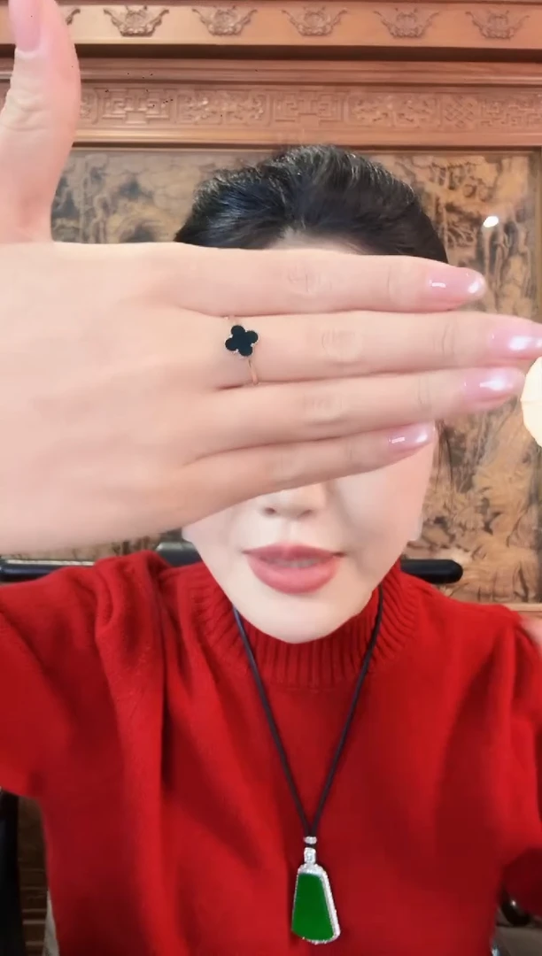 颈饰18K金镶嵌翡翠戒指