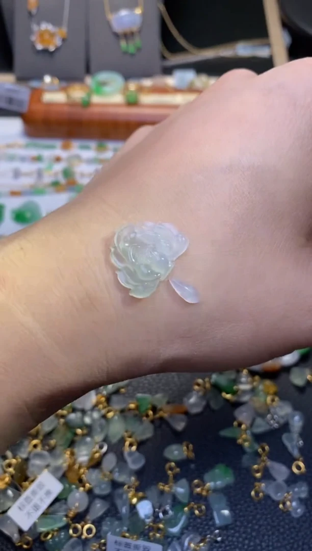 翡翠未镶嵌颈饰净货33195