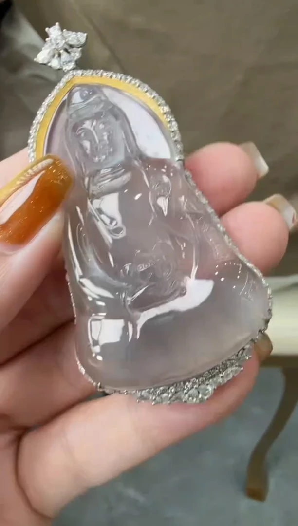 颈饰18K金镶嵌翡翠吊坠