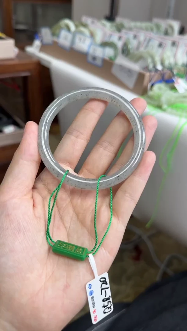 未镶嵌手镯和田玉56