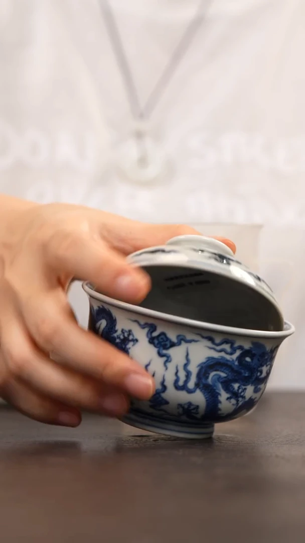 来***乐丰雅赏玩青花手绘五龙盖碗