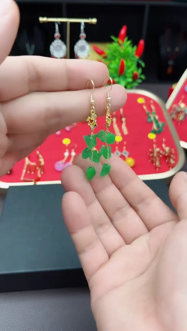 【闪购商品】玛瑙/玉髓耳钉银S925镶嵌碎石绿