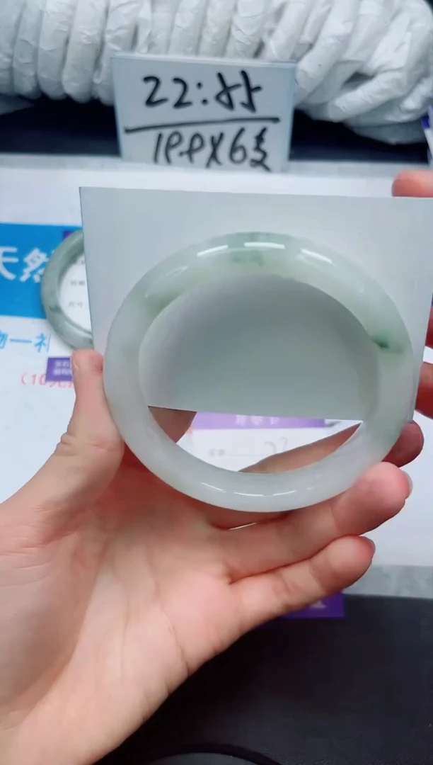 【闪购商品】石英质玉手镯未镶嵌72