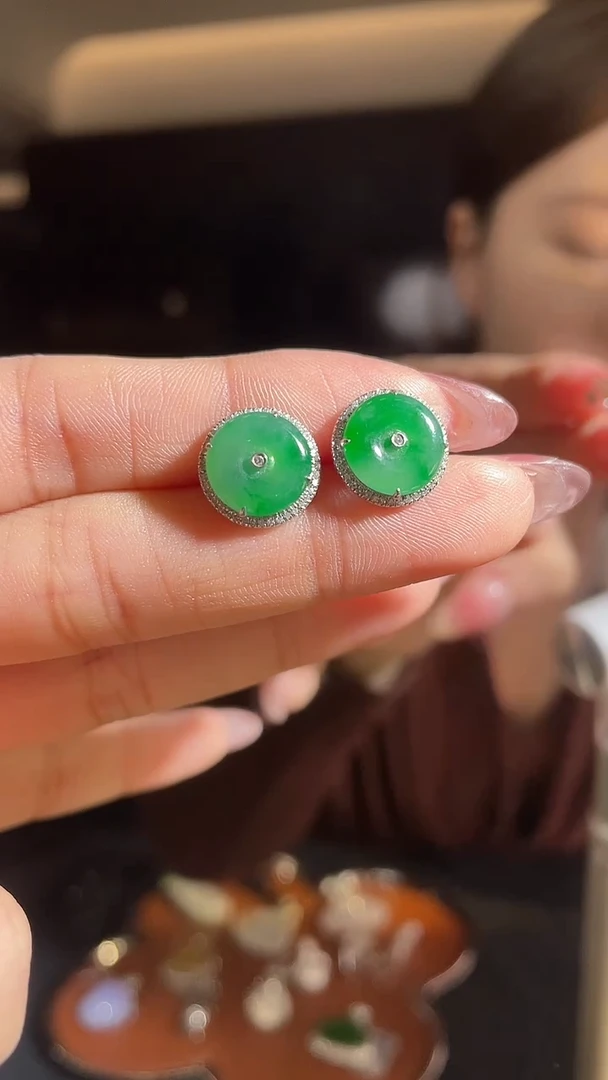 18K金镶嵌翡翠耳钉天然缅甸翡翠A货
