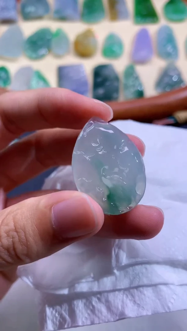 颈饰未镶嵌翡翠