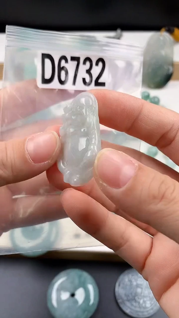 颈饰未镶嵌翡翠天然翡翠吊坠挂件