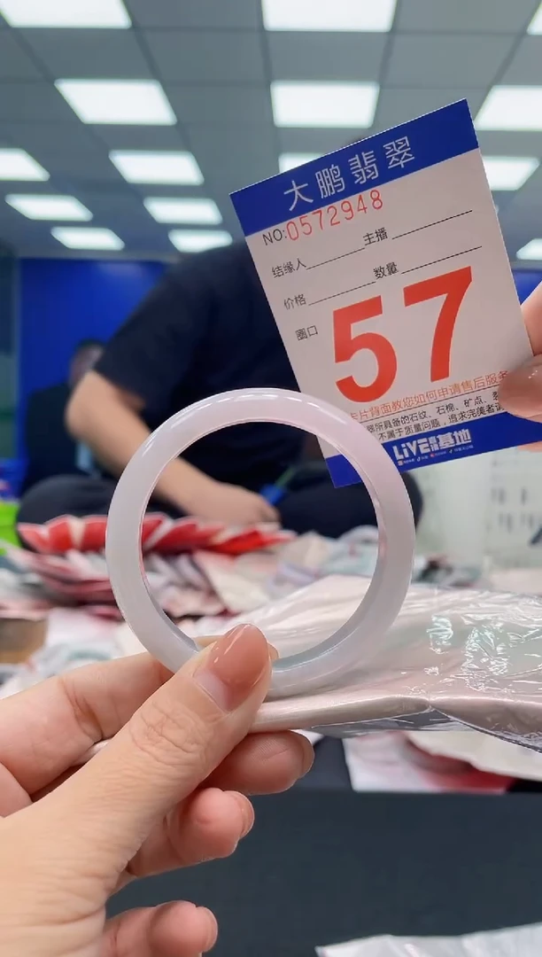 翡翠手镯未镶嵌AAAAAAAAA