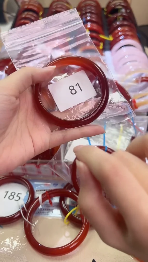 玛瑙/玉髓手镯未镶嵌58圈口*81