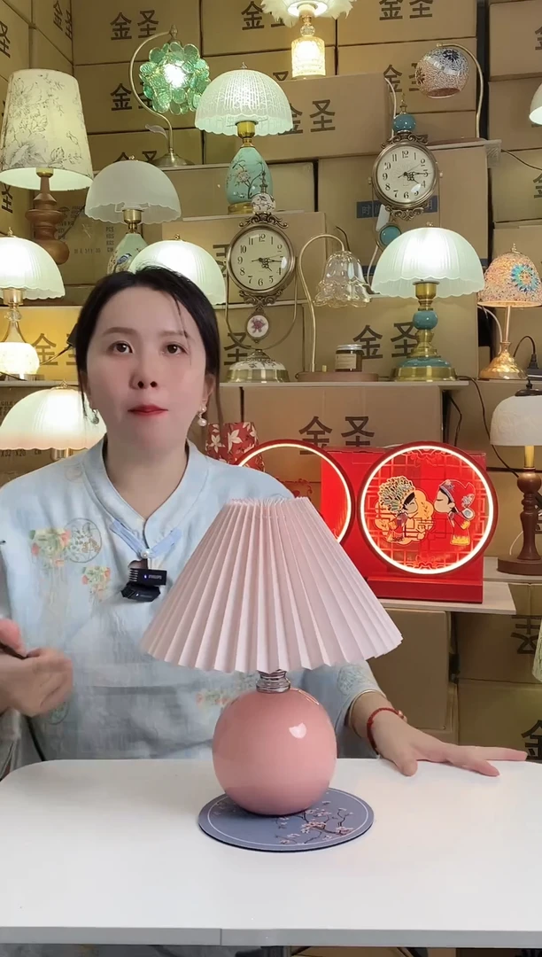 奶油风粉色小台灯
