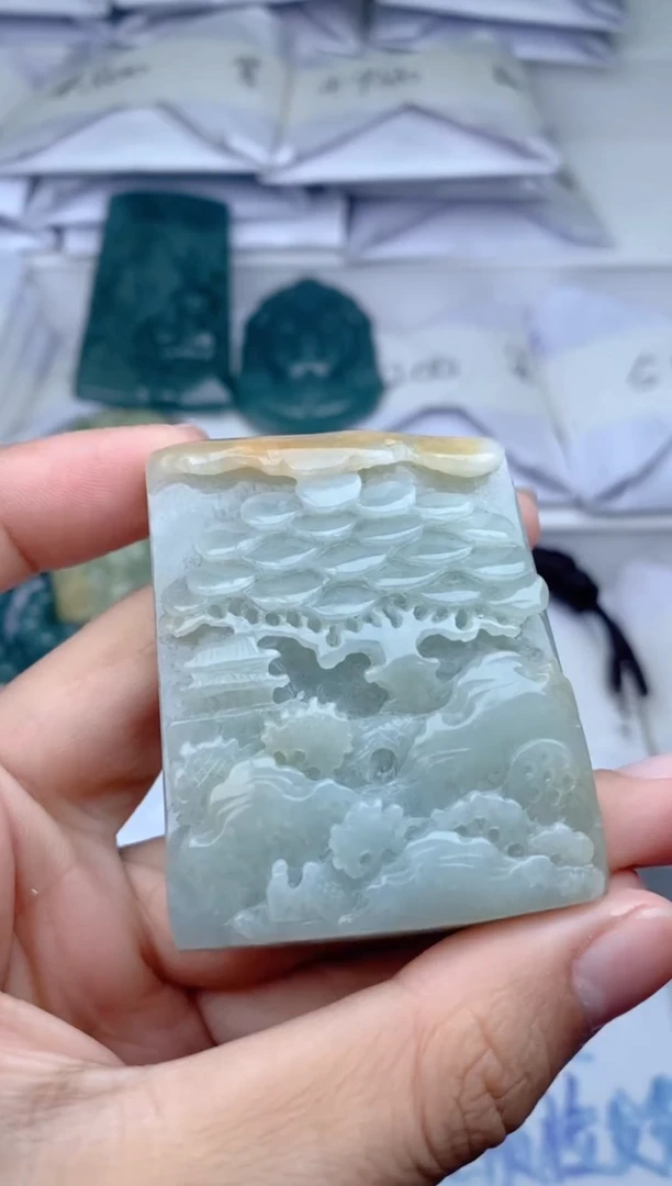 颈饰未镶嵌翡翠