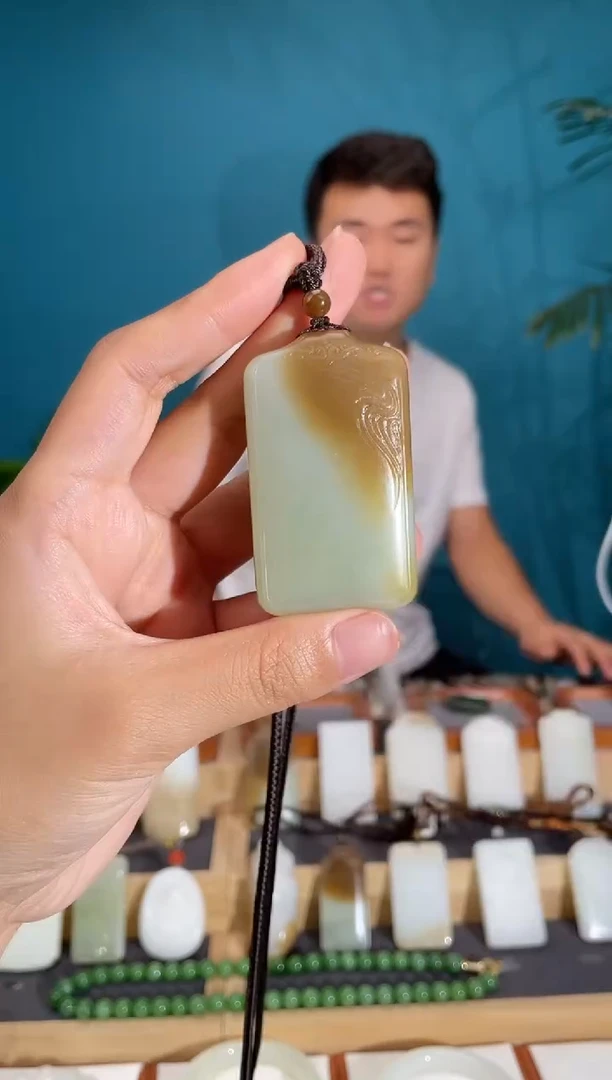 颈饰未镶嵌和田玉1