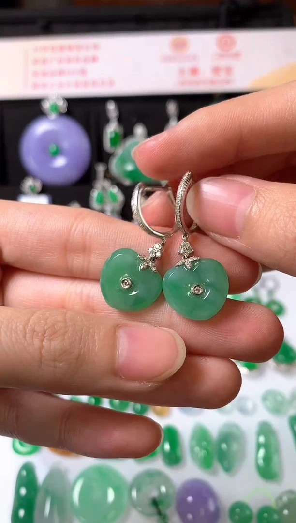 18K金镶嵌翡翠耳饰耳环