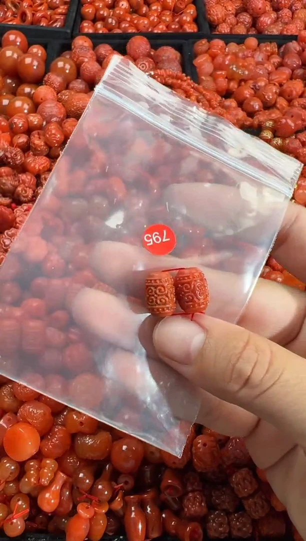 南红玛瑙未镶嵌颈饰1